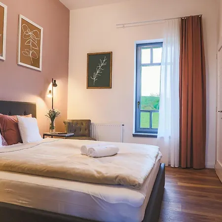 Touri - Touri Alpesi Birtok Apartament *